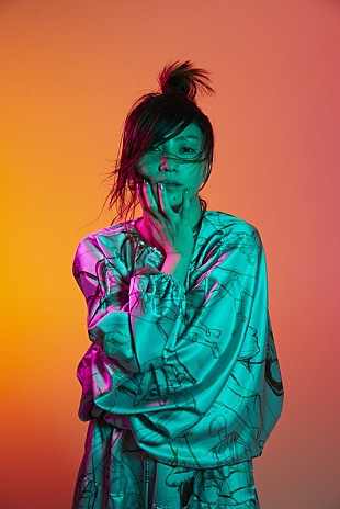 「鬼束ちひろ、11月にニュー・アルバム『HYSTERIA』先行試聴会＆リリース＆ツアー」