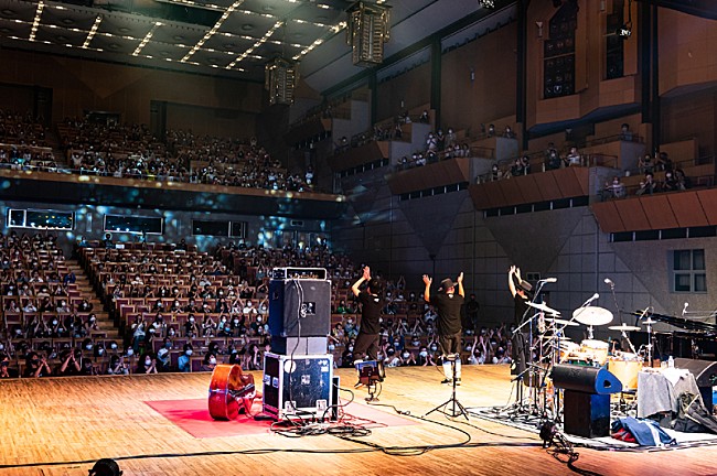 「H ZETTRIOが“RE-SO-LA”ツアー千秋楽代替公演開催、来場者だけのサービスも【ライブレポ】」1枚目/5