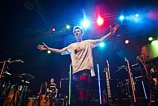 「コロナ禍における公演チケットの新たな予約方法が登場、ジェイコブ・コリアーの公演プランには4万人以上が登録」