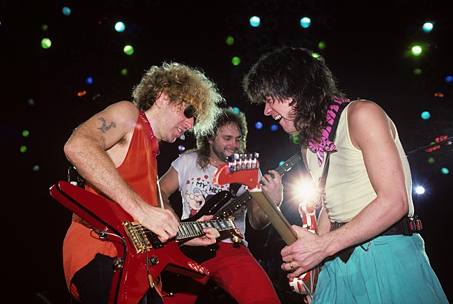 「サミー・ヘイガー＆マイク・アンソニー、故エディ・ヴァン・ヘイレンの追悼動画を公開」1枚目/1