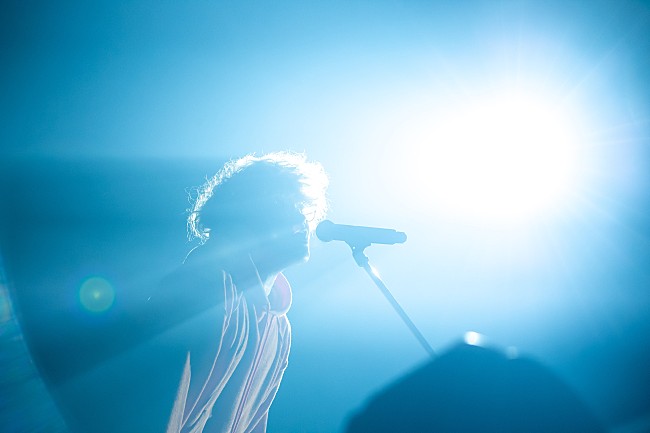 「＜ライブレポート＞Vaundy、2ndワンマンライブで新曲を続々披露「僕の日ではありません、僕たちの日です」　　」1枚目/10