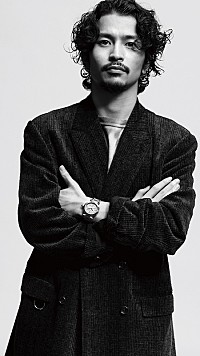 King Gnu常田大希がカルティエ「Pasha de Cartier」の日本オリジナル