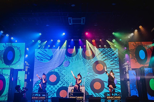 「あゆみくりかまき、12月に有観客クリスマスワンマンライブ開催決定」1枚目/2