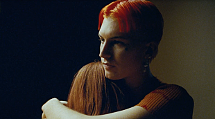 「ガス・ダパートン、“すごく情熱的なプロジェクト”と語る「First Aid」のMVを公開」