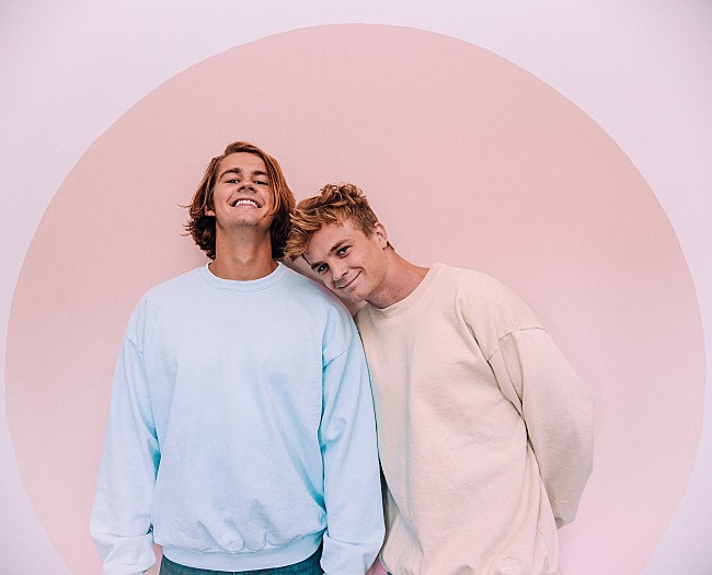 「サーフェシズ、メンバーも参加する『サンデイ・ベスト』オンライン・リリース・イベントに5名様をご招待」1枚目/2