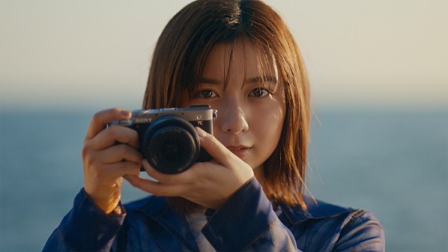 「adieu（上白石萌歌）、「よるのあと」新作MV公開＆写真展も開催」1枚目/3