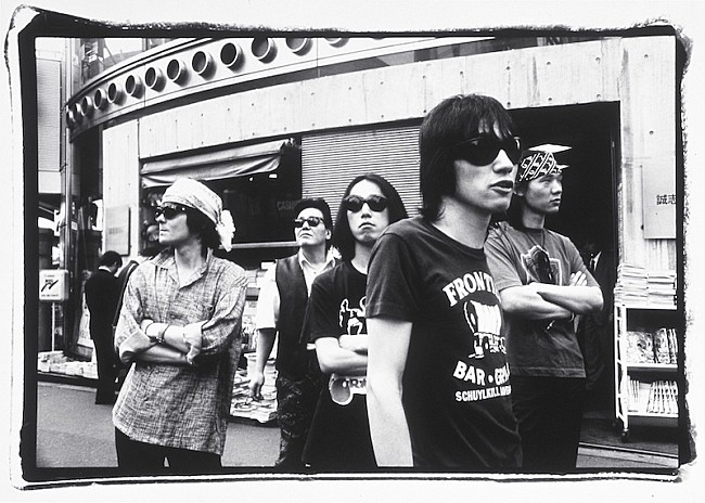 「THE HIGH-LOWSのパネル展がタワレコで開催、ラストライブの写真を展示」1枚目/2