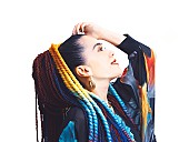 「圧倒的歌唱力が話題のゴスペルシンガーTiA、サックスに武田真治が参加した新曲「Rejoice」11/18リリース決定」1枚目/1