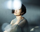 「坂本真綾、両A面シングル『独白/躍動』ジャケット写真公開」1枚目/3