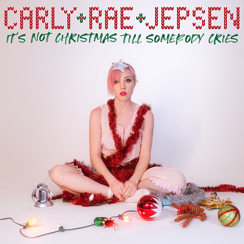 カーリー・レイ・ジェプセン、“誰かが泣くまではクリスマスじゃない！”彼女らしいクリスマス・ソングの内容とは？