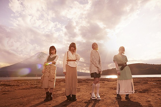 「 SILENT SIREN、12/23にリリースする年末ワンマンライブ映像作品のジャケット写真＆ティザー映像公開」1枚目/4