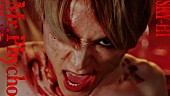 「SKY-HI、衝撃的な新作MV「Mr. Psycho」サイコパスな出で立ちで舞う」1枚目/6