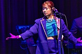 「＜ライブレポート＞降幡愛がソロ初ライブ、80&amp;#039;sシティポップの魅力届ける」1枚目/16