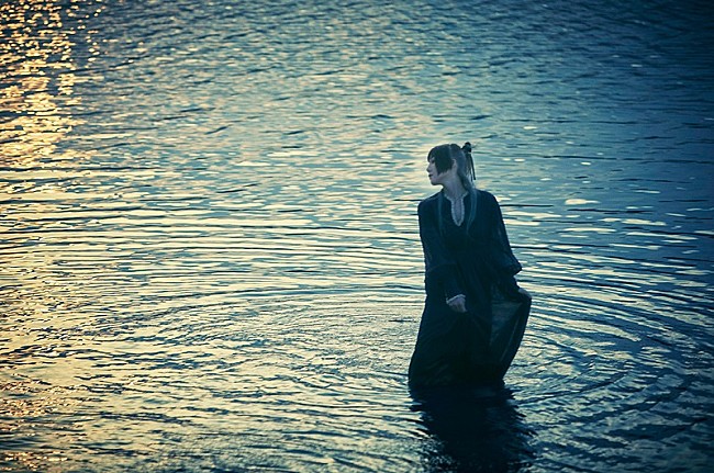 「糸奇はな、世界的ゲームクリエイターToby Foxと第2弾作品の創作を開始　新曲「リベラ」MVも公開」1枚目/2