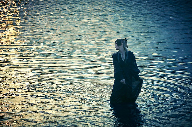 「糸奇はな、世界的ゲームクリエイターToby Foxと第2弾作品の創作を開始 新曲「リベラ」MVも公開」1枚目/2