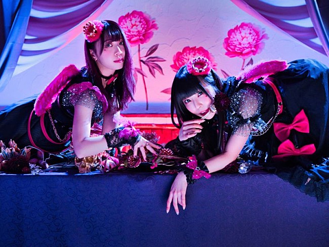 「相沢梨紗＆桜野羽咲によるLAVILITH「365番目のエピローグ」MVはダークなX’masソング」1枚目/1