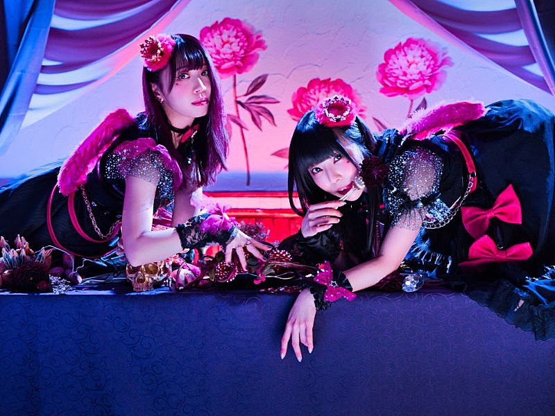 「相沢梨紗＆桜野羽咲によるLAVILITH「365番目のエピローグ」MVはダークなX’masソング」1枚目/1