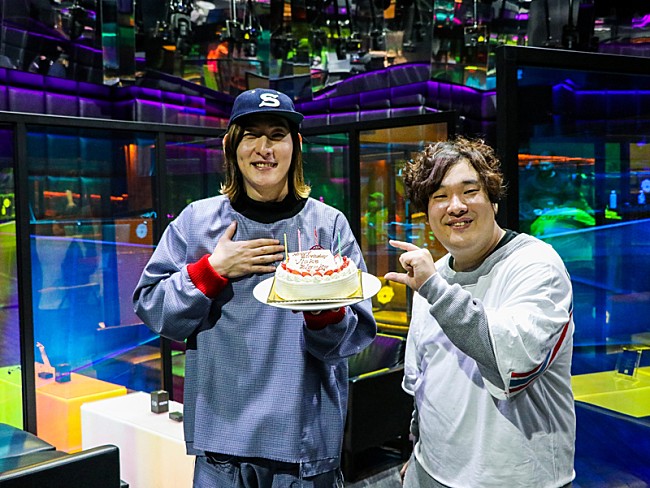 「ビッケブランカ、岡崎体育と“つぶやき厳禁のシークレットパーティー”を生配信」1枚目/6