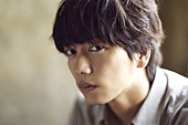 「山崎育三郎、新曲「君に伝えたいこと」ワンテイクMV＆メイキングを公開」1枚目/3