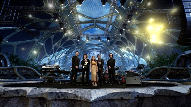 「八神純子、最先端技術を駆使した臨場感溢れるライブ配信コンテンツ『LIVE-X』に出演」1枚目/1