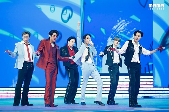 「【#2020MAMA】BTS、ダイナミックなパフォーマンスで世界のARMYを魅了」1枚目/2