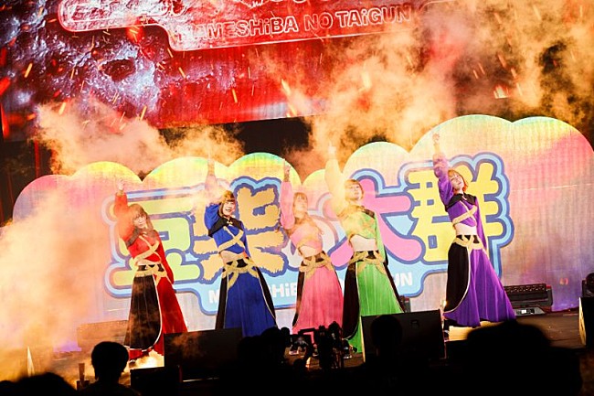 「豆柴の大群、新曲「お願いキスミー」MVティザー映像公開＆自身初のワンマンライブがMTVにて放送決定」1枚目/6