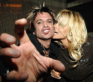 「トミー・リー＆パメラ・アンダーソンの波乱の結婚生活を描いたHuluシリーズ、セバスチャン・スタンとリリー・ジェームズが主演へ」