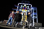 「LUNA SEA、実物大ガンダムを背にパフォーマンス」1枚目/3