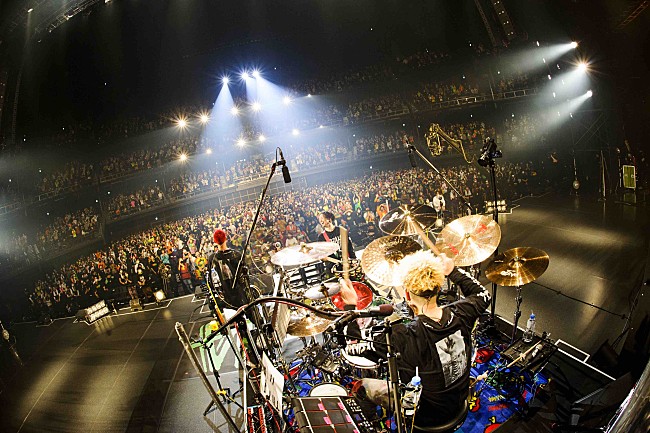 「＜ライブレポート＞WANIMA、1年を締めくくるスペシャルライブを開催　「何かあったらいつでもWANIMAに頼ってください」」1枚目/5