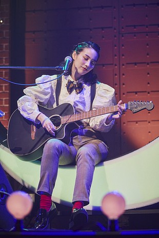 「のんとも。M（のん×大友良英×Sachiko M）、“親戚との忘年会のようなゆる～いライブ”で1stアルバム全曲演奏」