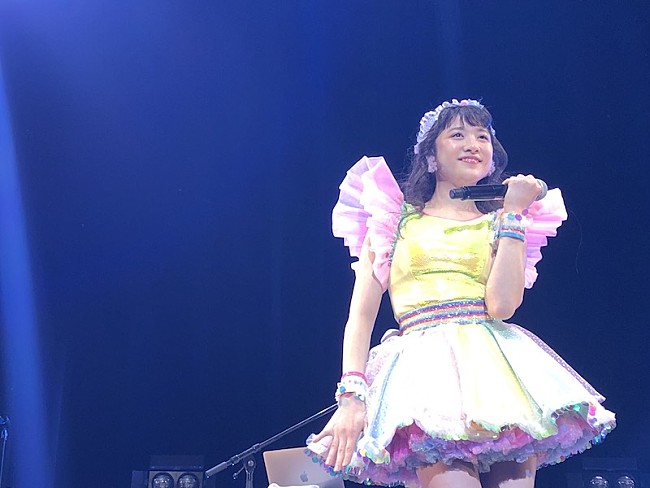 「新井ひとみが80年代に誘うワンマン【あっぱれ！ひとみフェスティバル】ライブレポート到着」1枚目/3