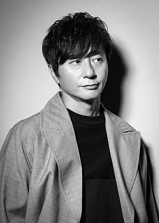 「岡野昭仁（ポルノグラフィティ）、新曲「光あれ」スタジオライブをプレミア公開」