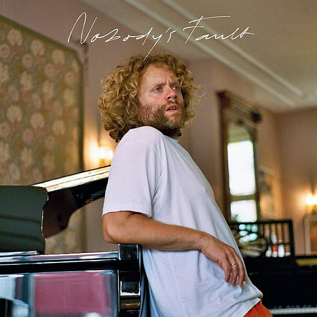 「ベニー・シングスとトム・ミッシュのコラボ曲「Nobody’s Fault」配信リリース＆MV公開」1枚目/2