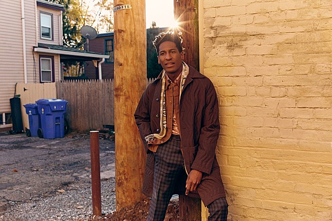 「『ソウルフル・ワールド』の音楽担当で話題のジョン・バティステ、“暖かいハグのような”新曲解禁」1枚目/2