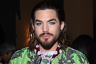 「アダム・ランバート、LGBTQ+の祭典【ストーンウォール・デイ 2021】の司会とキュレーションを担当」