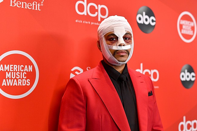 「ザ・ウィークエンド、顔に巻いた包帯の意味を明かす」1枚目/1