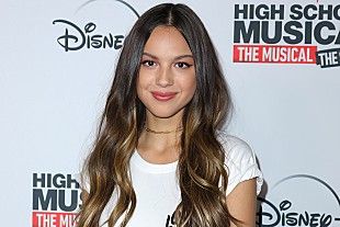 「オリヴィア・ロドリゴ、グラミー・ミュージアムとのインタビューと「drivers license」弾き語り映像公開」