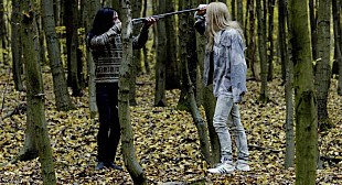 「悪魔崇拝・教会放火・殺人…ノンフィクションを原作にした実在ブラックメタルバンドの青春物語、衝撃の映画『ロード・オブ・カオス』予告映像解禁」