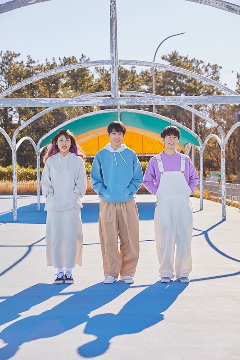 リュックと添い寝ごはんとアパレルブランドがコラボ、メンバーがモデルにチャレンジ