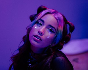 「Spotify「RADAR」にも選出されたアライナ・カスティーロ、新曲「stfu (i got u)」をリリース」