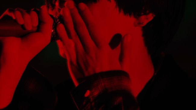 「神山羊、新SG『色香水』アーティスト盤収録のライブダイジェスト映像公開」1枚目/4