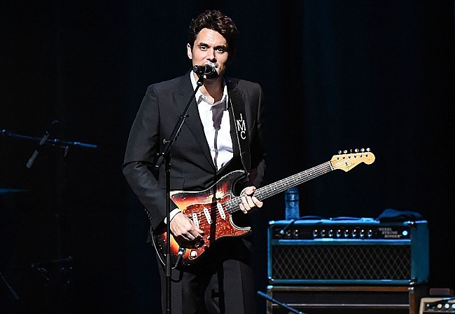 「ジョン・メイヤー、ブリトニー・スピアーズのドキュメンタリーを見ながら“5回泣きそうになった”と語る」1枚目/1