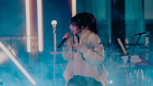 「＜ライブレポート＞YOASOBI初ライブ【KEEP OUT THEATER】を振り返る　興奮を拡散させる“仕掛け”も考察」1枚目/19