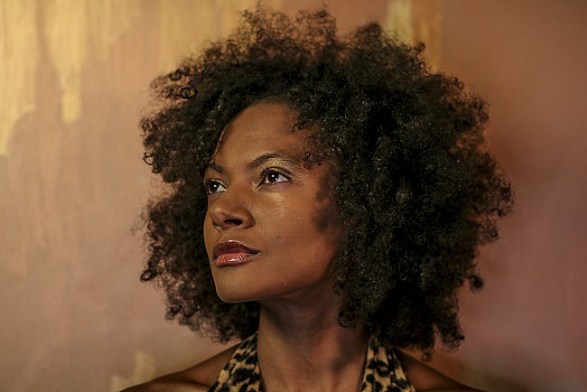 「バーズ・オブ・シカゴのアリソン・ラッセル、ビリー・アイリッシュ「everything i wanted」の英語＆フランス語カヴァーを公開」1枚目/2