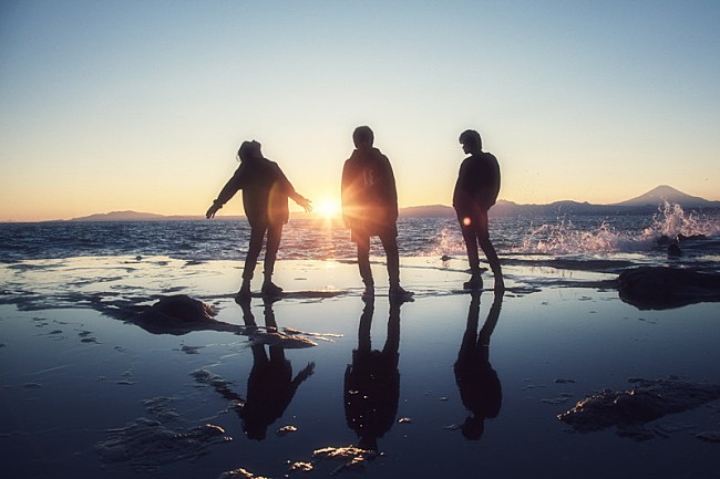 「DOES、配信ライブ【（R）evolution#0.5】開催　歌詞字幕付きチケットやグッズも発売」1枚目/3