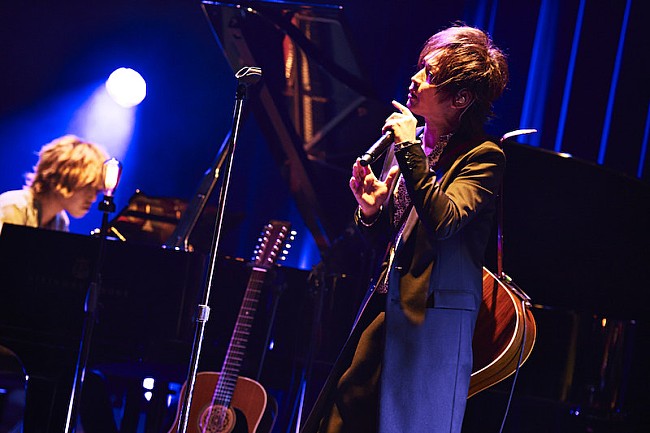 「LUNA SEA・INORANのビルボードライブ東京公演をレポート、「ENDLESS RAIN」のカバーも」1枚目/7