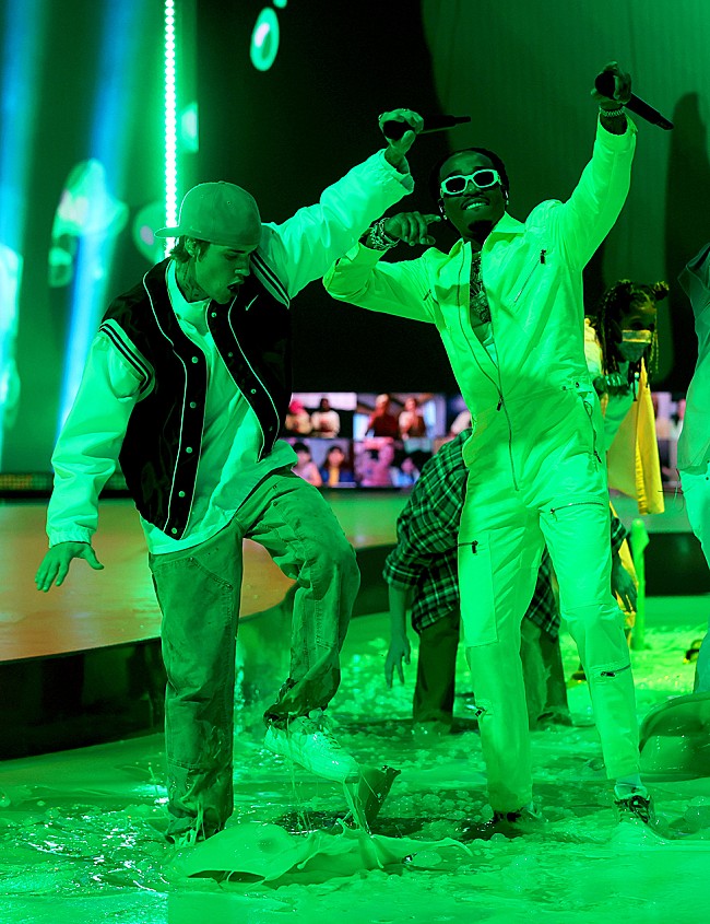 「【キッズ・チョイス・アワード2021】ジャスティン・ビーバーが新曲披露、BTSが3部門受賞」1枚目/1