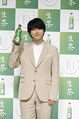 「吉沢亮「おいしいお茶とは？」の問いに　「気持ちをリフレッシュしてくれる存在」」