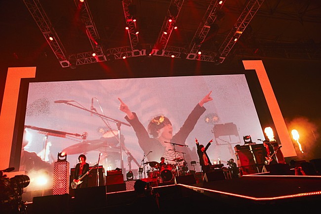 「＜ライブレポート＞[Alexandros]ひとつの区切りをつけた幕張ワンマン」1枚目/9