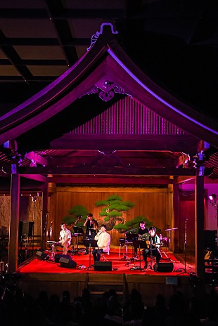 「瑛人×flumpoolによるSPコラボも 能楽堂で一夜限りのアコースティックライブ【春の謡会】開催」